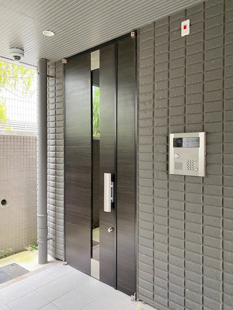 レイズ田園調布メゾンのエントランス