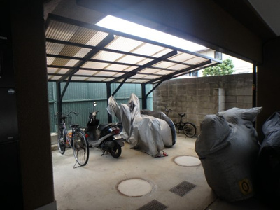 【その他共用部分】 | ロココ | 屋根付き駐輪スペースです