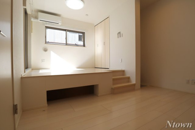 【居間・リビング】 | ClairPlage(クレールプラージュ) | こちらのリビングで趣味の時間をお楽しみください