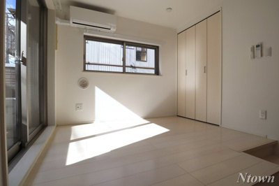 【居間・リビング】 | ClairPlage(クレールプラージュ) | こちらの居間で趣味の時間をお楽しみください