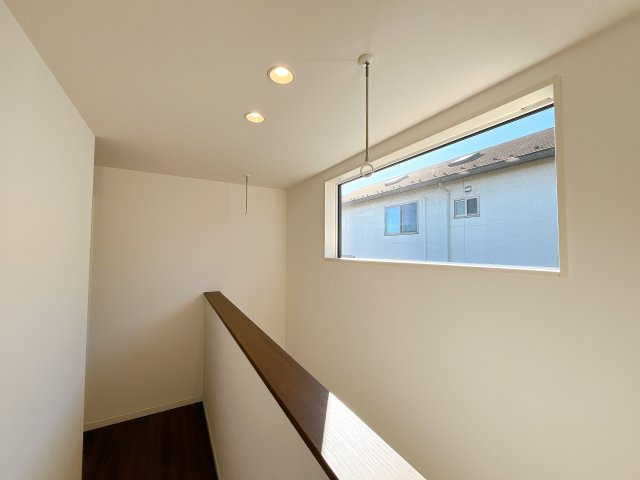 深谷市上柴町東　戸建　全1棟のその他|２階ホールに室内物干し設置済