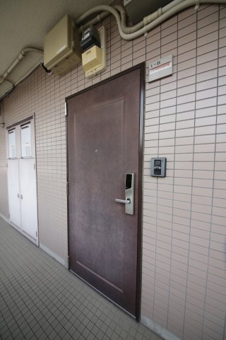 第二ハイツ竹長の玄関