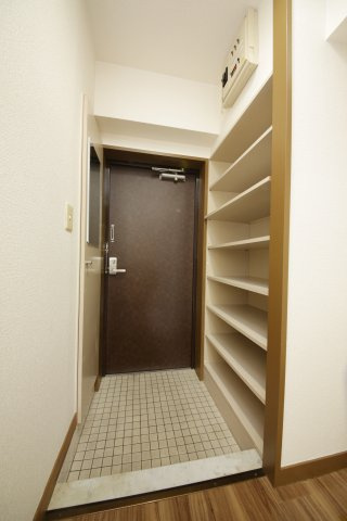 第二ハイツ竹長の玄関