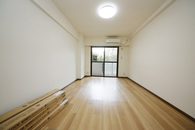 第二ハイツ竹長の居間・リビング|別部屋同間取りのお写真となります。参考にご覧くださいませ。