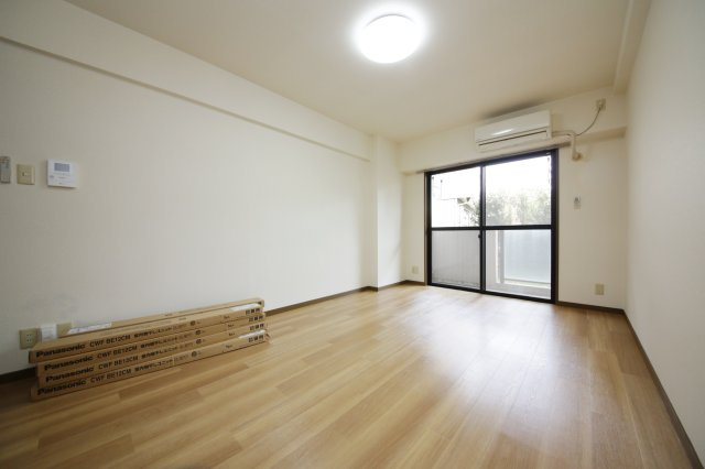 第二ハイツ竹長の居間・リビング|別部屋同間取りのお写真となります。参考にご覧くださいませ。