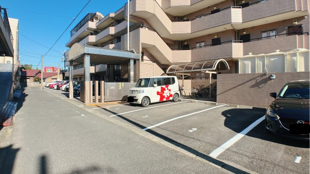 第二ハイツ竹長の駐車場
