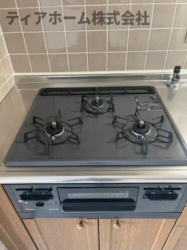 ライオンズマンション大和八木の設備|３口ガスコンロ　※工事完了時／２０２４年６月の写真