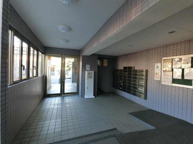 ブルームライフ市川（旧　エヴァーグリーン市川）のロビー