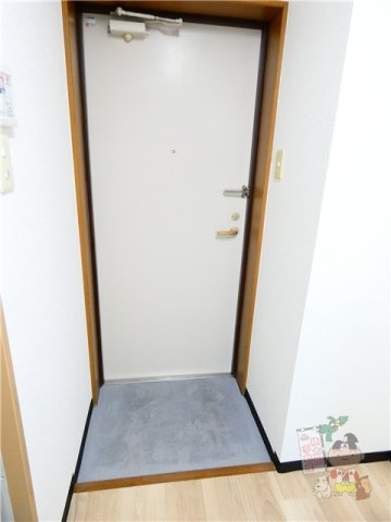 サンハイツ岡大Ⅱの玄関