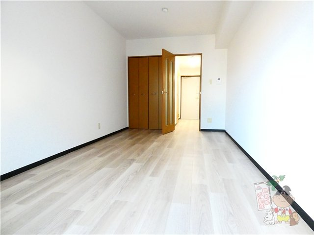 サンハイツ岡大Ⅱの居間・リビング