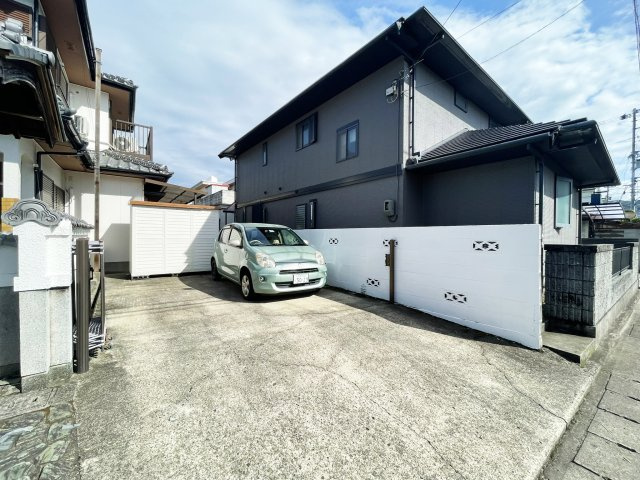 北矢三町4丁目8-6-3　借家の駐車場