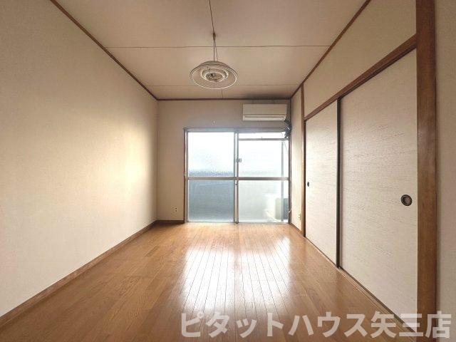 豊川コーポの居間・リビング|使いやすい居間です