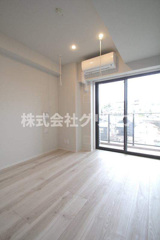 Log反町sta.の洋室