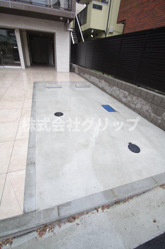 Log反町sta.の駐車場