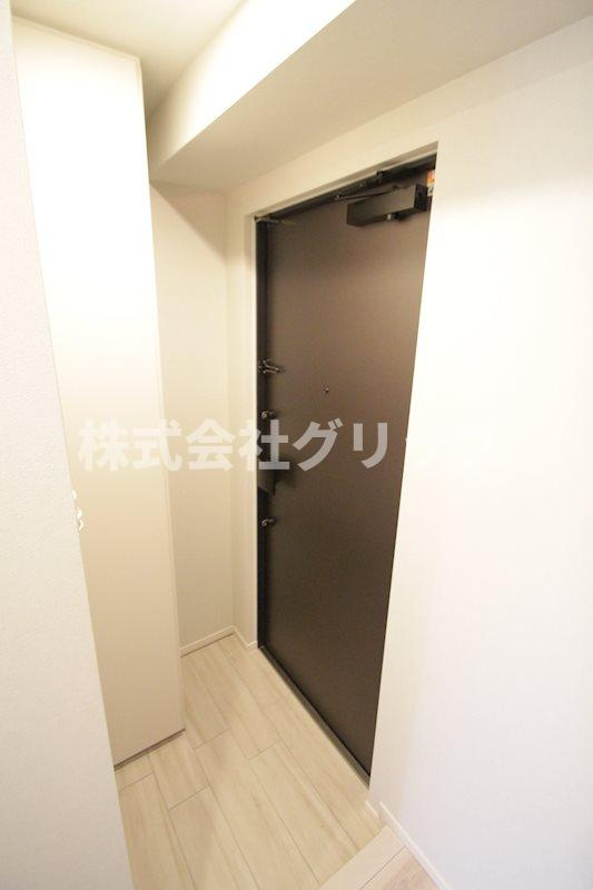 Log反町sta.の玄関