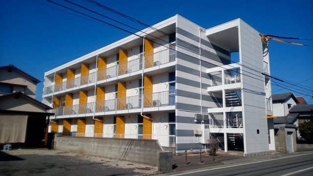 レオパレスドムス筑紫野の外観|2023年1月に外壁塗装いたしました。