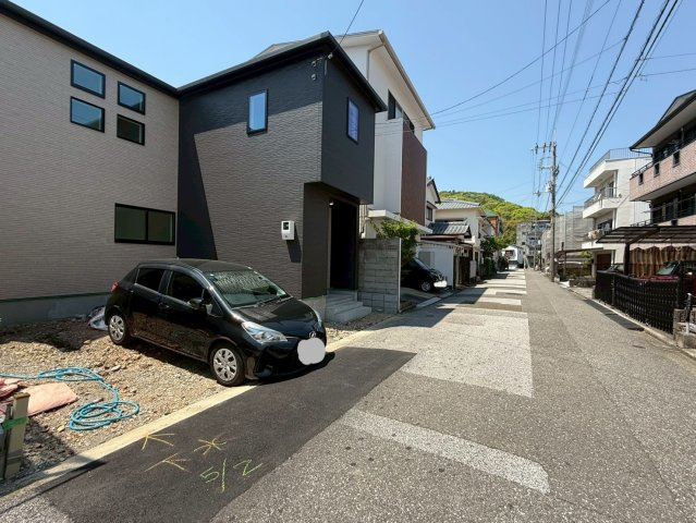 高知市百石町6期1棟の前面道路含む現地写真