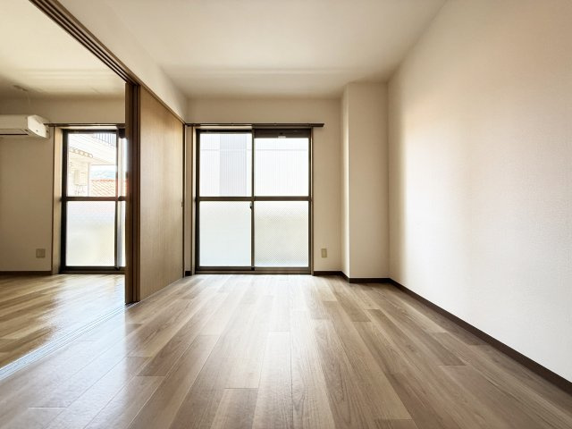 フォンテーヌ竹島の洋室