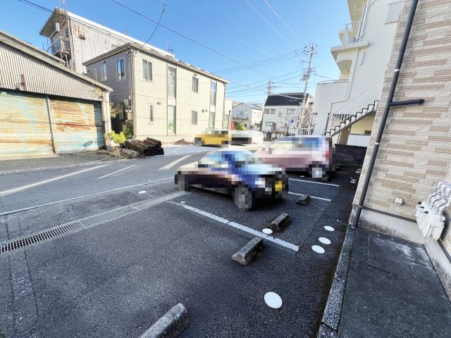 フォンテーヌ竹島の駐車場