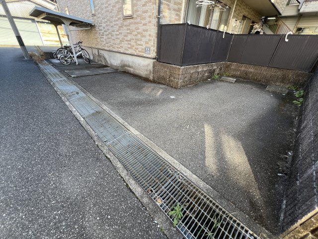 フォンテーヌ竹島の駐車場