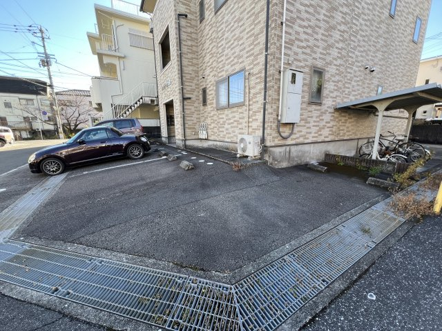 フォンテーヌ竹島の駐車場