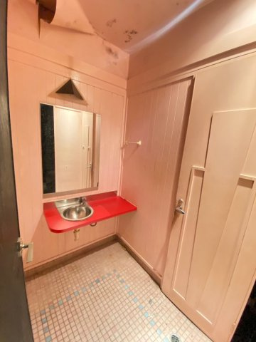 栄一ビルの玄関