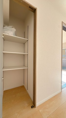 【収納】 | 皐月マンション那の川☆仲介手数料無料☆ | ふとしたスペースに、活かされた収納。生活を支えるのはこんな気遣い。