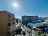 【展望】 | 皐月マンション那の川☆仲介手数料無料☆ | なかなかいい眺めですね。目の前に高いビルは嫌だけど、あれくらい離れて見えるビルやマンションは、構造を美しく思うし、夜はまた別の良さを見せてくれます♪