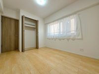 【洋室】 | 皐月マンション那の川☆仲介手数料無料☆ | 一人ひとり快適な空間は違うからこそ、家具の配置もアレンジしやすいシンプルなデザインに。