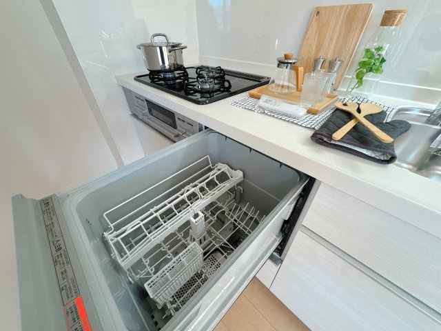 【キッチン】 | 皐月マンション那の川☆仲介手数料無料☆ | キッチンは食器洗浄乾燥機付きで機能的♪お洒落なキッチンに気分も上がります♪毎日使う場所だからこそ、こだわりたいですね。