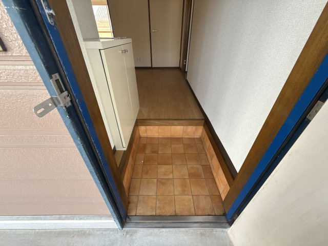 ファミールＦの玄関