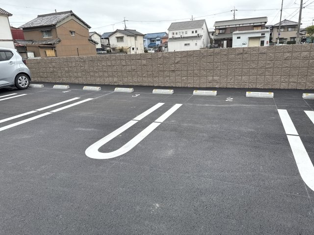 リバーテラスⅡの駐車場