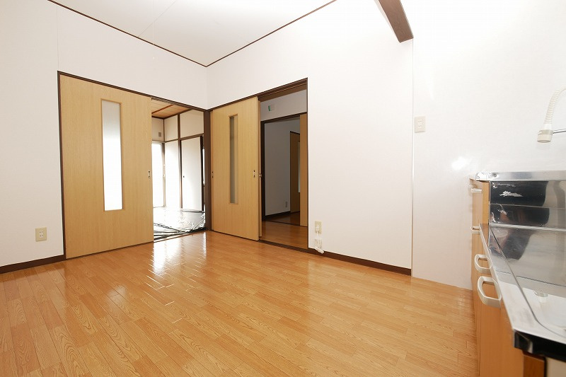 真藤ビルの居間・リビング|真藤ビル202号