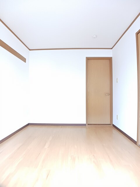 メープルタウンＡの寝室|収納スペース付きの寝室です☆