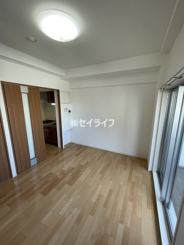 フォレストガーデン蒲生Ⅲの居間・リビング