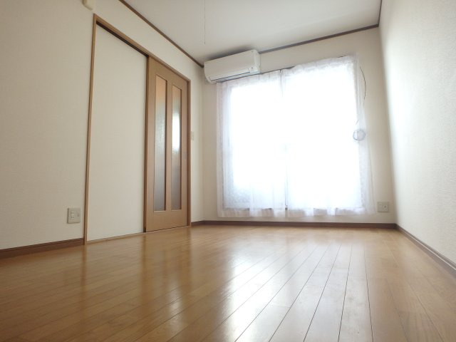 【居間・リビング】 | ストリーム・モンド | こちらの居間で趣味の時間をお楽しみください