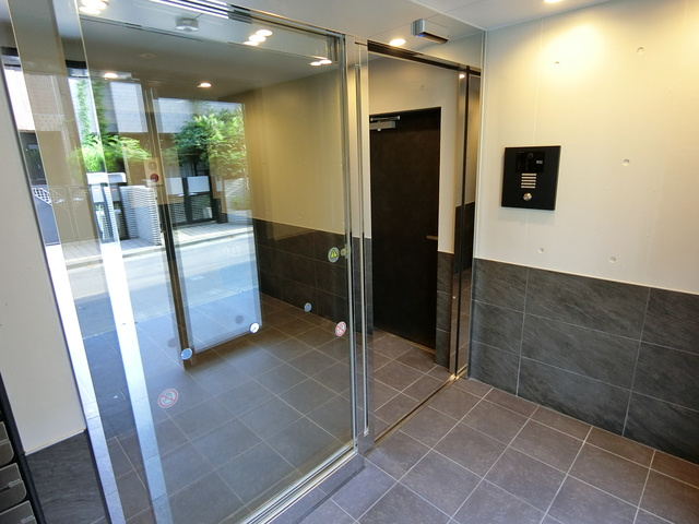 パークコンフォート荻窪のエントランス|★オートロック付・宅配ボックス・防犯カメラ★