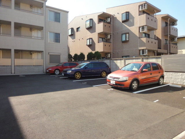 ラフィネ上井草の駐車場|★敷地内駐車場★