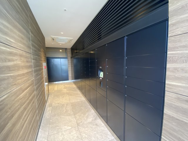 ４階　宅配ボックス、集合ポストあり