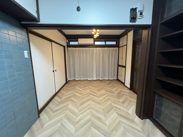 城北本町戸建の洋室