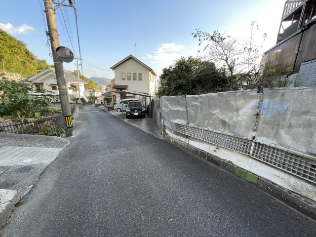 【前面道路含む現地写真】 | 敷地ひろびろ60.8坪！　建築条件なし！