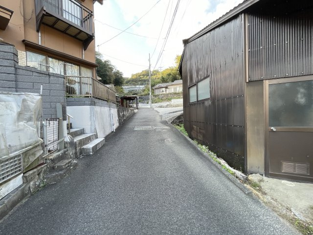 【前面道路含む現地写真】 | 敷地ひろびろ60.8坪！　建築条件なし！
