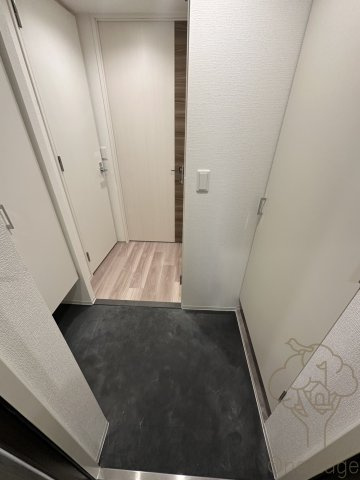 セレニテ新大阪グランデ シュッドの玄関