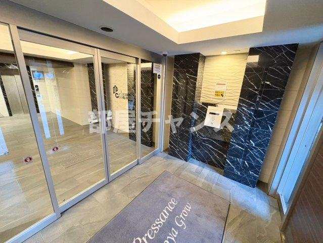 プレサンス名古屋グロウのエントランス