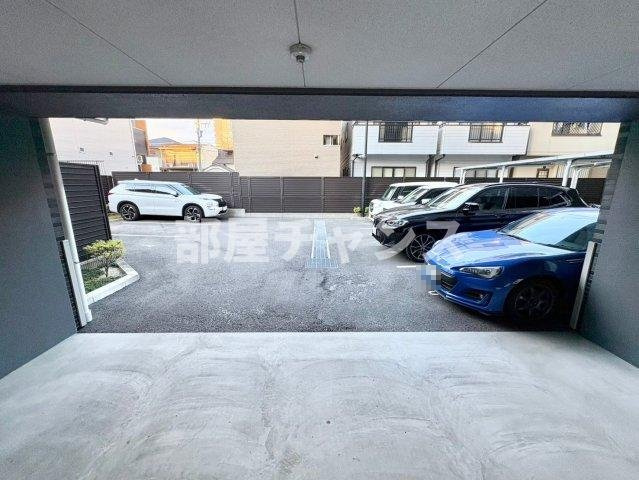 プレサンス名古屋グロウの駐車場