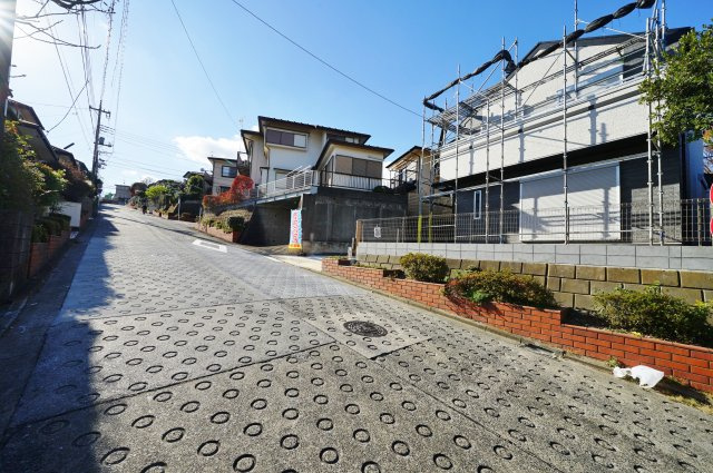 【横浜市保土ケ谷区上菅田町876-44新築戸建て】★仲介手数料無料★の前面道路含む現地写真