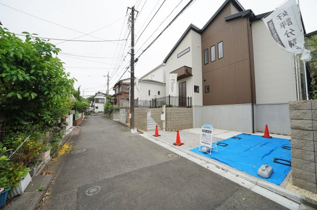 【横浜市保土ケ谷区権太坂1丁目23-20新築戸建て】★仲介手数料無料★（権太坂小学校・境木中学校）の前面道路含む現地写真