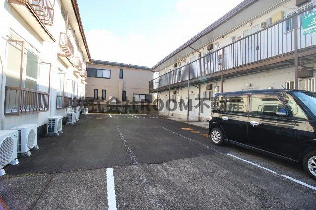Leben Heim Ⅱの駐車場|車をお持ちの方に嬉しい駐車場付きの物件です