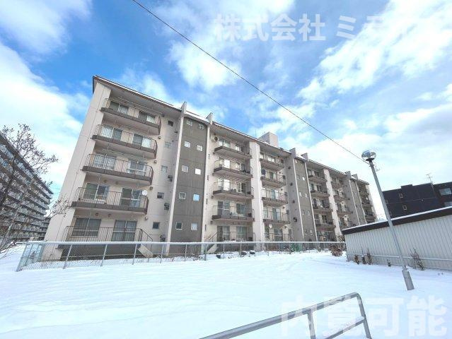 西野ハイツC棟の外観