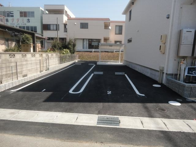 ルナ・ガーディニアの駐車場